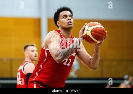 Farum, Dänemark. August 2025. JermaineBallisager Webb (22) aus Dänemark wurde während der FIBA-Weltmeisterschaft 2027 in der Europameisterschaft zwischen Dänemark und Kroatien in der Farum Arena in Farum gesehen. Quelle: Gonzales Photo/Alamy Live News Stockfoto