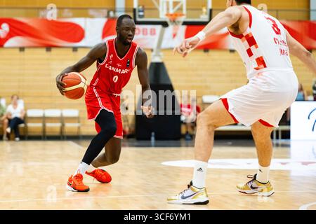 Farum, Dänemark. August 2025. Bakary Dibba (0) aus Dänemark wurde während der FIBA-Weltmeisterschaft 2027 in der Europameisterschaft zwischen Dänemark und Kroatien in der Farum Arena in Farum gesehen. Quelle: Gonzales Photo/Alamy Live News Stockfoto