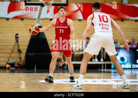 Farum, Dänemark. August 2025. JonathanKlussmann (71) aus Dänemark war bei der FIBA-Weltmeisterschaft 2027 in der Europameisterschaft zwischen Dänemark und Kroatien in der Farum Arena in Farum zu sehen. Quelle: Gonzales Photo/Alamy Live News Stockfoto