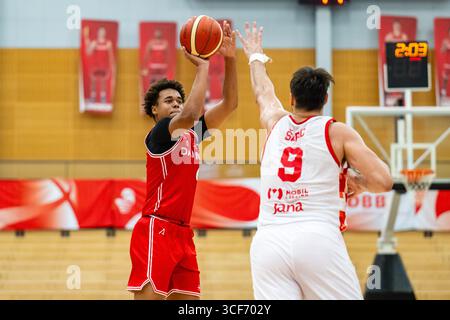 Farum, Dänemark. August 2025. OgbemudiaUagboe (6) aus Dänemark, der während der FIBA-Weltmeisterschaft 2027 in der Europameisterschaft zwischen Dänemark und Kroatien in der Farum Arena in Farum zu sehen war. Quelle: Gonzales Photo/Alamy Live News Stockfoto