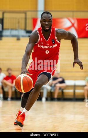 Farum, Dänemark. August 2025. Bakary Dibba (0) aus Dänemark wurde während der FIBA-Weltmeisterschaft 2027 in der Europameisterschaft zwischen Dänemark und Kroatien in der Farum Arena in Farum gesehen. Quelle: Gonzales Photo/Alamy Live News Stockfoto