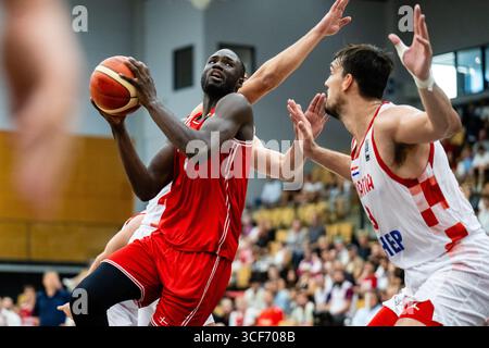Farum, Dänemark. August 2025. Bakary Dibba (0) aus Dänemark wurde während der FIBA-Weltmeisterschaft 2027 in der Europameisterschaft zwischen Dänemark und Kroatien in der Farum Arena in Farum gesehen. Quelle: Gonzales Photo/Alamy Live News Stockfoto