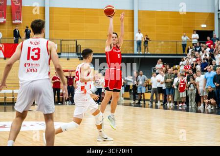 Farum, Dänemark. August 2025. Niklas Polonowski (35) aus Dänemark, der während der FIBA-Weltmeisterschaft 2027 in der Europameisterschaft zwischen Dänemark und Kroatien in der Farum Arena in Farum zu sehen war. Quelle: Gonzales Photo/Alamy Live News Stockfoto