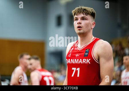 Farum, Dänemark. August 2025. JonathanKlussmann (71) aus Dänemark war bei der FIBA-Weltmeisterschaft 2027 in der Europameisterschaft zwischen Dänemark und Kroatien in der Farum Arena in Farum zu sehen. Quelle: Gonzales Photo/Alamy Live News Stockfoto
