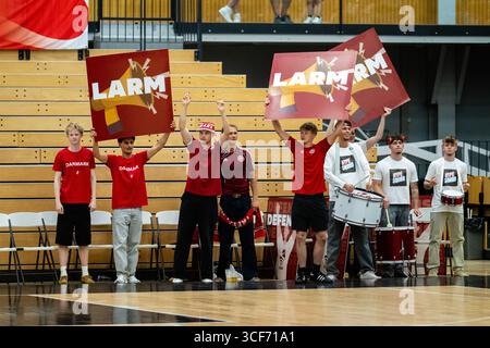 Farum, Dänemark. August 2025. Dänische Fans wurden bei der FIBA-Weltmeisterschaft 2027 in der Europameisterschaft zwischen Dänemark und Kroatien in der Farum Arena in Farum gesehen. Quelle: Gonzales Photo/Alamy Live News Stockfoto
