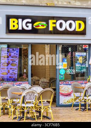 Das Fast-Food-Restaurant „Big Food“ ist mittags in der Altstadt von Tours, Indre-et-Loire (37), Frankreich, geöffnet. Stockfoto