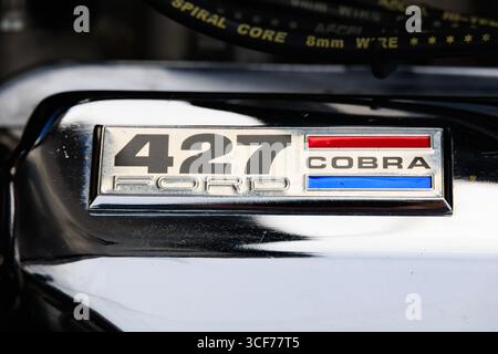 AC Cobra 427 Ford Big Block Rennmotor Kippventildeckel mit Logo. Stockfoto