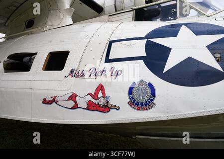 Konsolidiertes PBY Catalina Langstreckenflugzeug aus dem 2. Weltkrieg, Miss Pick Up, in den Farben der USAAF. G-PBYA auf statischer Anzeige bei der RAF Syerston Air Show. Augu Stockfoto