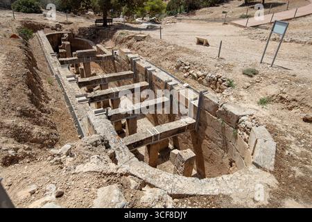 Blick von der berühmten archäologischen Stätte Heraion in der Nähe des Sees Vouliagmenis, Loutraki, Griechenland. Stockfoto