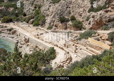 Blick von der berühmten archäologischen Stätte Heraion in der Nähe des Sees Vouliagmenis, Loutraki, Griechenland. Stockfoto