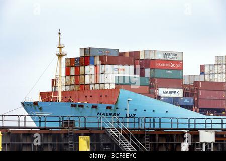 Containerschiff Maersk Luz im Überseehafen, Überseehäfen, Containerfrachtschiff, Bremerhaven, Bremen, Deutschland Stockfoto