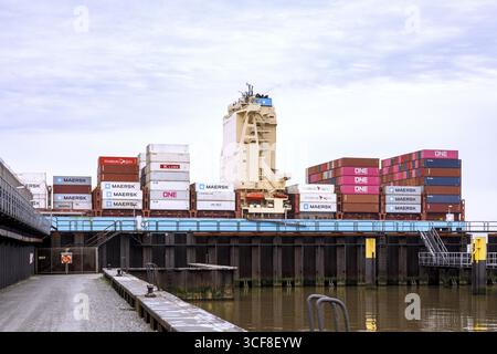 Containerschiff Maersk Luz im Überseehafen, Überseehäfen, Containerfrachtschiff, Bremerhaven, Bremen, Deutschland Stockfoto