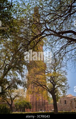 Qutb Minar, das höchste Backsteinminarett der Welt, Neu-Delhi Stockfoto