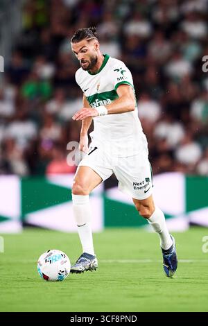ELCHE, SPANIEN - 18. AUGUST: Leo Petrot von Elche CF während des LaLiga EA Sports Matches zwischen Elche CF und Real Betis Balompie im Estadio Manuel Martinez Stockfoto