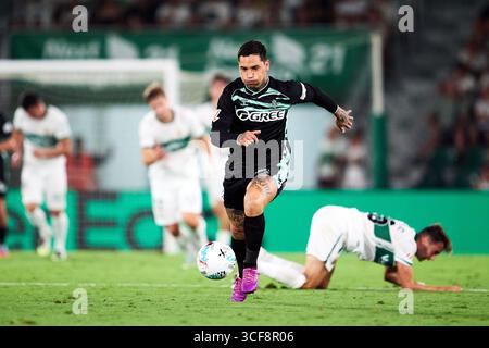 ELCHE, SPANIEN - 18. AUGUST: Chimy Avila von Real Betis während des LaLiga EA Sports Matches zwischen Elche CF und Real Betis Balompie in Estadio Manuel Marti Stockfoto