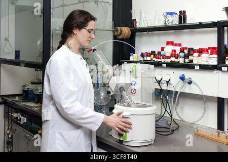 Laboratorium am Institut für Pharmazie und medizinische Chemie der Heinrich-Heine-Universität Düsseldorf, Nordrhein-Westfalen Stockfoto