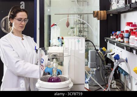 Laboratorium am Institut für Pharmazie und medizinische Chemie der Heinrich-Heine-Universität Düsseldorf, Nordrhein-Westfalen Stockfoto
