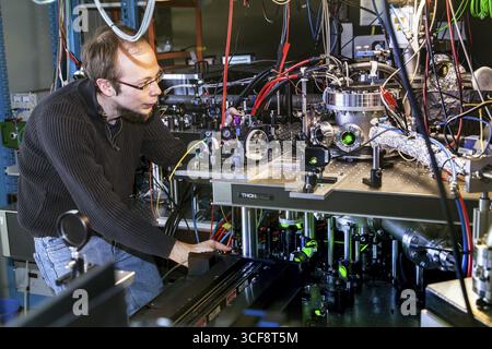 Das Laserlabor der Experimentalphysik an der Heinrich-Heine-Universität Düsseldorf, Nordrhein-Westfalen Stockfoto