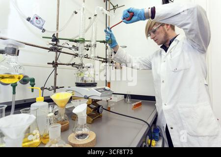 Laboratorium am Institut für Pharmazie und medizinische Chemie der Heinrich-Heine-Universität Düsseldorf, Nordrhein-Westfalen Stockfoto