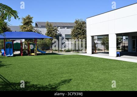 TUSTIN, KALIFORNIEN - 18. August 2025: Spielplatz an der Goddard School, führend in der frühkindlichen Erziehung auf dem ATEP Campus. Stockfoto