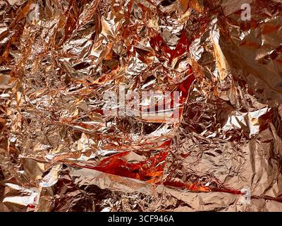 Zerknitterte Bronzefolie, Bronzestruktur, Metall Stockfoto