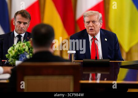 WASHINGTON DC, USA - 18. August 2025 - US-Präsident Donald Trump trifft sich mit dem britischen Premierminister Sir Keir Starmer und dem ukrainischen Präsidenten Wolodymyr Zelenskyj Stockfoto