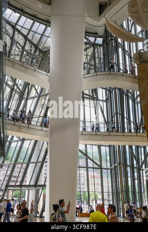 Innenansicht des Aitriums im Guggenheim Museum in Bilbao, Nordspanien, Stockfoto
