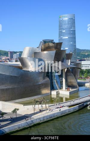Außenansicht des Guggenheim-Museums am Nervion in Bilbao, Nordspanien, Stockfoto