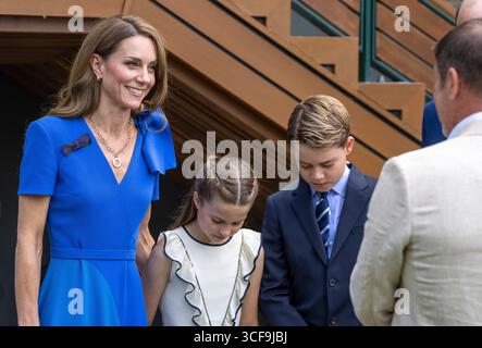 Prinzessin von Wales, Prinzessin Charlotte und Prinz George bei den Meisterschaften 2025, Wimbledon Stockfoto