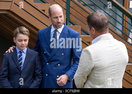 HRH der Prinz von Wales und HRH Prinz George bei den Meisterschaften 2025, Wimbledon Stockfoto