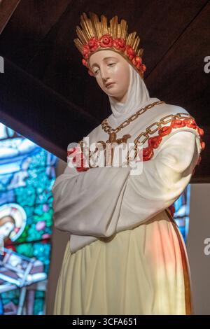 Statue (19. Jahrhundert) der Erscheinung unserer Lieben Frau von La Salette. Stockfoto