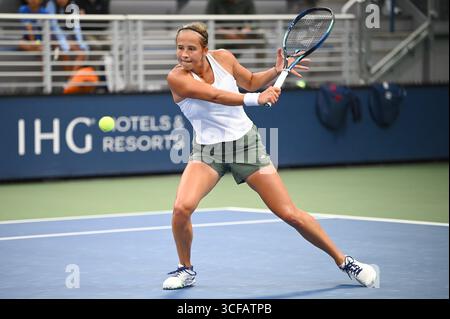 New York, USA. August 2025. Hanne Vandewinkel (Belgien) spielt gegen Viktoriya Tomova (Bulgarien) während der 2. Runde der US Open 2025 im USTA Billie Jean King National Tennis Center im Flushing Meadow-Corona Park, New York, NY, am 21. August 2025. (Foto: Anthony Behar/SipaUSA) Credit: SIPA USA/Alamy Live News Stockfoto