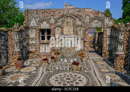 Frankreich, Eure-et-Loir (28), Chartres, la maison Picassiette // Frankreich, Eure-et-Loir, Chartres, das Picassiette-Haus Stockfoto