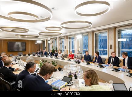 DEN HAAG - Minister und Staatssekretäre zu Beginn der Tagung des Ministerrates im Ministerium für Allgemeine Angelegenheiten. ANP REMKO DE WAAL niederlande raus - belgien raus Stockfoto
