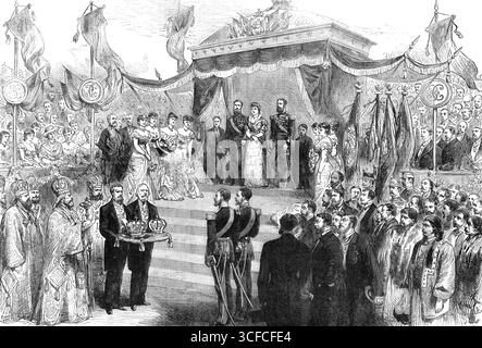 Krönung des Königs und der Königin von Roumanien in Bukarest, 1881. Gravur einer Skizze von 'M. SZ&#xe1;thm&#xe1;ri, dem Hofkünstler für Ihre Majesties...König und Königin stieg sofort zu einem reich überdachten Dai auf, der im Innenhof auf dem Gipfel des Hügels zwischen der Abgeordnetenkammer und der Metropolitan Church errichtet wurde. Nachdem die Krönungshymne gesungen wurde, wurden die Gebete vom Erzbischof Primas von Roumanien gelesen, und dann wurden die Kronen aus der Kirche geholt, wo sie die ganze Nacht gewesen waren, und vor ihre Majestäten gestellt. Die Krone des Königs ist aus Stahl, aus einer Kanone c gefertigt Stockfoto