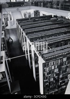 The Wellcome Building, Euston Road, London: The Hall of Statuary as Adapted for the Library, 1960. Stockfoto