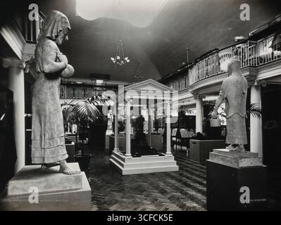 Wellcome Historical Medical Museum, Wigmore Street, London: Die Galerie Hall of Statuary. Stockfoto
