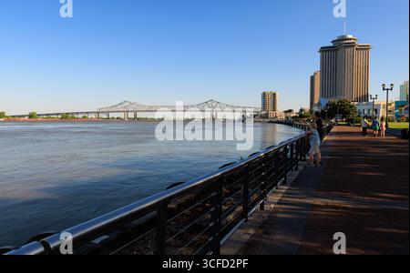 Crescent City Connection (CCC) vom New Orleans Riverwalk, New Orleans, Louisiana, USA Stockfoto