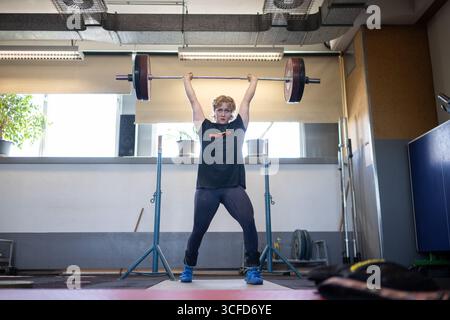 Berlin, Deutschland. August 2025. Gewichtheber Kiara klug trainiert. Quelle: Sebastian Gollnow/dpa/Alamy Live News Stockfoto