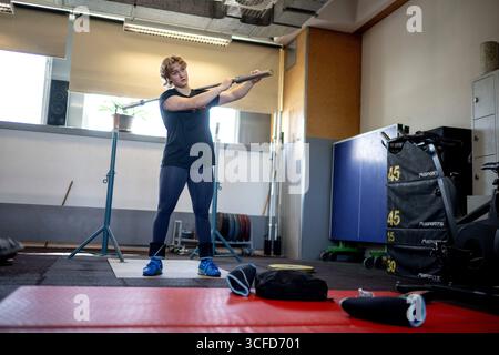 Berlin, Deutschland. August 2025. Gewichtheber Kiara klug trainiert. Quelle: Sebastian Gollnow/dpa/Alamy Live News Stockfoto
