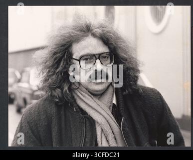 Porträt des österreichischen Zirkusdirektors, Regisseurs und Clowns Bernhard Paul (*20.05.1947) - Paul gründete 1975 mit dem Künstler André Heller den Circus Roncalli, den Paul nach der schnellen Trennung von Heller ab 1978 für die Neugründung in der Kölner Südstadt vorbereitete. - Nach der Premiere am 4. Juni 1980 in Köln trat er selbst oft in der Manege auf und verkörperte die Clownsfigur des Dummen Augusts als „Zippo“. - Foto vom 14.04.1986 Stockfoto