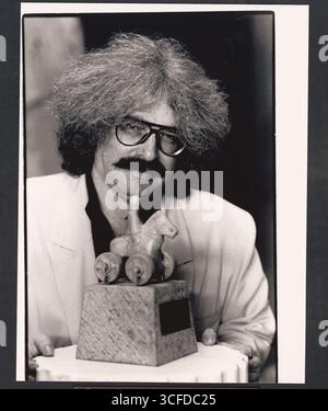Porträt des österreichischen Zirkusdirektors, Regisseurs und Clowns Bernhard Paul (*20.05.1947) - Paul gründete 1975 mit dem Künstler André Heller den Circus Roncalli, den Paul nach der schnellen Trennung von Heller ab 1978 für die Neugründung in der Kölner Südstadt vorbereitete. - Nach der Premiere am 4. Juni 1980 in Köln trat er selbst oft in der Manege auf und verkörperte die Clownsfigur des Dummen Augusts als „Zippo“. - Foto vom 29.06.1990 Stockfoto