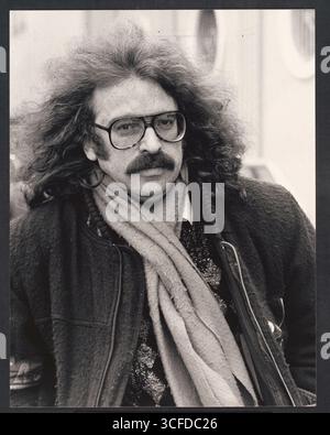 Porträt des österreichischen Zirkusdirektors, Regisseurs und Clowns Bernhard Paul (*20.05.1947) - Paul gründete 1975 mit dem Künstler André Heller den Circus Roncalli, den Paul nach der schnellen Trennung von Heller ab 1978 für die Neugründung in der Kölner Südstadt vorbereitete. - Nach der Premiere am 4. Juni 1980 in Köln trat er selbst oft in der Manege auf und verkörperte die Clownsfigur des Dummen Augusts als „Zippo“. - Foto vom 14.04.1986 Stockfoto