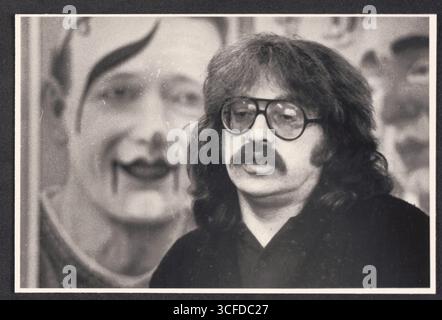 Porträt des österreichischen Zirkusdirektors, Regisseurs und Clowns Bernhard Paul (*20.05.1947) - Paul gründete 1975 mit dem Künstler André Heller den Circus Roncalli, den Paul nach der schnellen Trennung von Heller ab 1978 für die Neugründung in der Kölner Südstadt vorbereitete. - Nach der Premiere am 4. Juni 1980 in Köln trat er selbst oft in der Manege auf und verkörperte die Clownsfigur des Dummen Augusts als „Zippo“. Stockfoto