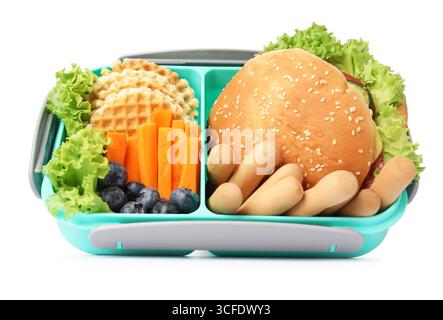 Offene Lunchbox mit leckeren Speisen, isoliert auf weiß Stockfoto
