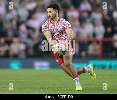 Leigh, Großbritannien. August 2025. Ben McNamara von Leigh Leopards bricht mit dem Ball beim Spiel Leigh Leopards gegen Salford Red Devils in Leigh Sports Village, Leigh, Großbritannien, 22. August 2025 (Foto: Mark Cosgrove/News Images) in Leigh, Großbritannien, 22. August 2025. (Foto: Mark Cosgrove/News Images/SIPA USA) Credit: SIPA USA/Alamy Live News Stockfoto