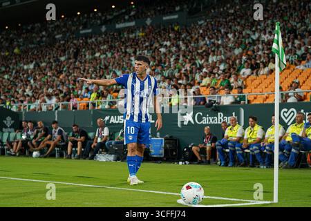 Sevilla, Spanien. August 2025. Carles Alena (Deportivo Alaves) während des LaLiga-Spiels zwischen Real Betis und Deportivo Alaves im Stadion La Cartuja. Quelle: Fernando Vazquez / Alamy Live News Stockfoto