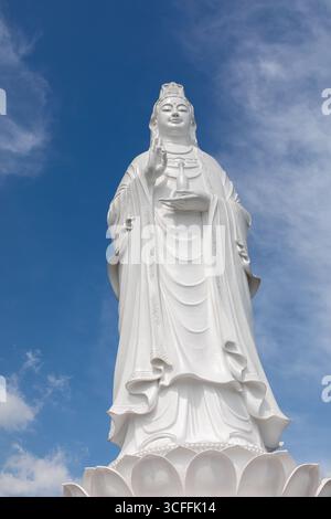 In da Nang Vietnam ist die Lady Buddha eine 67 Meter hohe Statue, die auf Vietnamesisch als Tuong Phat Ba Quan am oder Statue der Göttin des Mitgefühls bekannt ist. Er Stockfoto