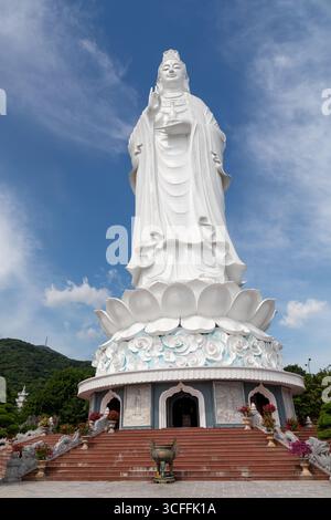 In da Nang Vietnam ist die Lady Buddha eine 67 Meter hohe Statue, die auf Vietnamesisch als Tuong Phat Ba Quan am oder Statue der Göttin des Mitgefühls bekannt ist. Er Stockfoto