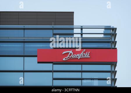 Utica, NY - 3. Juli 2025: Nahaufnahme des Semikron Danfoss-Gebäudes, ist ein Schlüsselmieter im Quad C-Gebäude von SUNY Poly und ist der Standort des Halbleitergebäudes p Stockfoto
